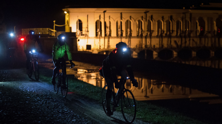 Bike Night Milano 2017, pedalata stellare lungo il Naviglio Grande fino al Lago Maggiore